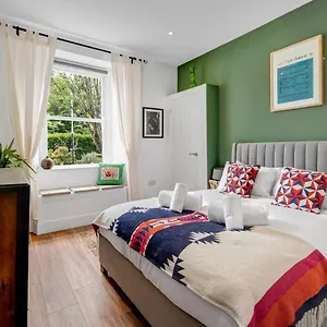 Cozy With Character Mclaren Westend Free Secure Parking Apartment