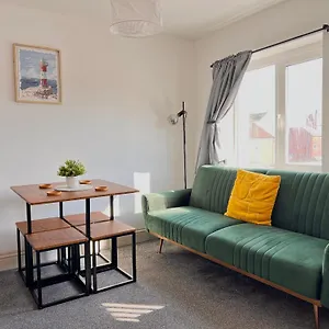 apt-94-adelaide-gardens-6.hotelsin-chester.com/