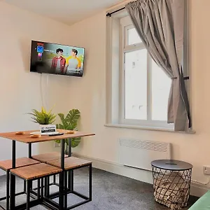 apt-94-adelaide-gardens-5.hotelsin-chester.com/
